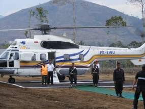 Mega Datang Pakai Heli ke Nagreg, Arus Lalu Lintas Tersendat