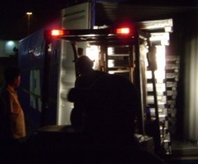 Kontainer Jatuh, Satu Keluarga Nyaris Tewas