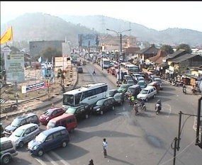  Terminal Merak Sangat Padat, Kendaraan Antre 