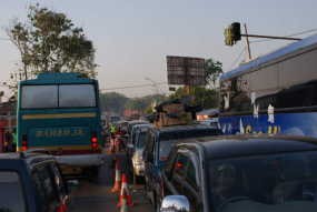 Penyempitan Lajur di Gerbang Cikopo, Tol Cikampek Macet 3 Km