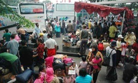 Pemudik di Terminal Pulogadung Melonjak