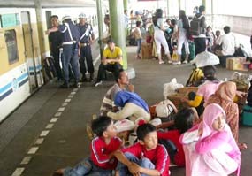 PT KA Berangkatkan 7 Kereta Api Tambahan