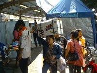 Bosan Menunggu, Pemudik Dihibur Pengamen