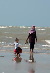 Pantai Tasikharjo Jadi Sasaran Pemudik untuk Melepas Lelah