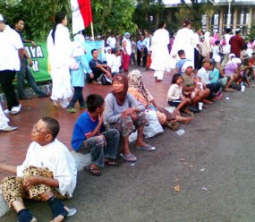 Ratusan Pengemis Tengadahkan Tangan di Istiqlal