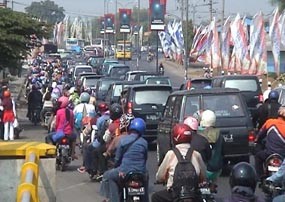 Jalur Mojokerto-Madiun Macet 7 Kilometer