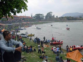 Libur Lebaran,Telaga Sarangan Diserbu 30 Ribu Wisatawan