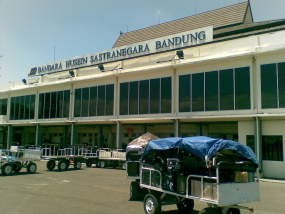 Pemudik yang Pakai Pesawat Menurun