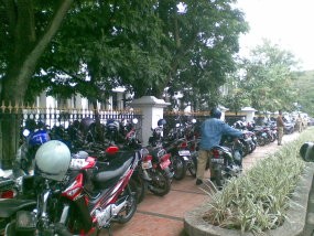 Halal Bihalal Digelar, Trotoar Pemkot Jadi Lautan Motor