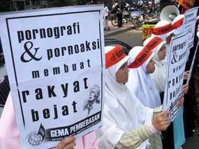 RUU Pornografi Tak Disahkan, MUI Ancam Turun ke Jalan