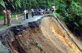 Alat Berat Belum Bisa Didatangkan ke Lokasi Longsor