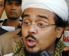 Bela Habib Rizieq, Amin Bermodal 2 Tas Penuh Buku