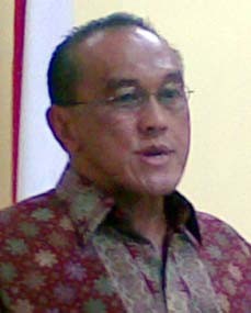 Rumahkan Lexus, Ical Pakai Camry