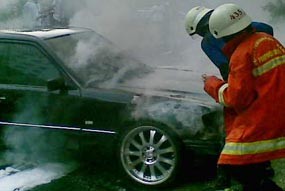 Mobil Mercy Terbakar di Garasi di Kebayoran Baru