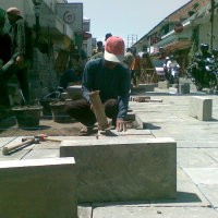 Batu Andesit Sudah Mulai Dipasang di Jalan Braga