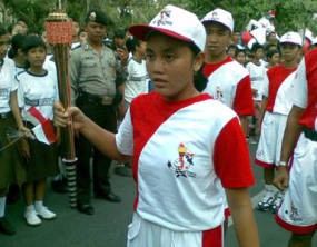 Obor ABG Tiba di Bali dan Disambut Ogoh-ogoh