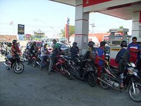 Premium di Malang Langka, Antrean di SPBU Mengular