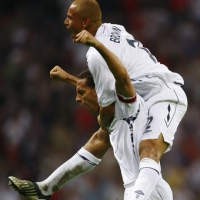 The Three Lions Hadapi Sang Penjinak