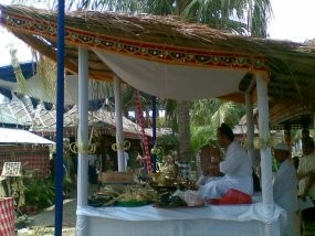 Melongok Upacara Melaspas di Pantai Ancol