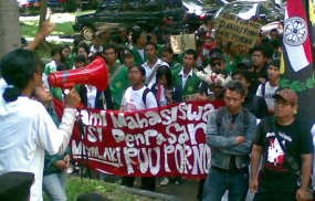 Gubernur Sulut dan Bali Menolak, DIY Walk Out