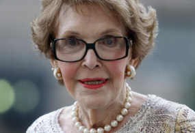 Terjatuh di Rumahnya, Nancy Reagan Dibawa ke Rumah Sakit