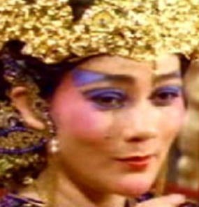 Suzanna Siapkan Liang Lahat Sejak 2001