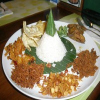 Amboi Lemak Nian... Teh Tarik Plus Nasi Lemak!