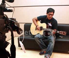 Kebanyakan Lagu, Nugie Ogah Tenggelam