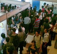 Calon Tenaga Kerja Padati Landmark