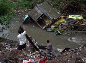 Diguyur Hujan 30 Menit, Kawasan Tlogo Mas Malang Longsor