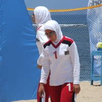 Busana Muslim di Lapangan Voli Pantai