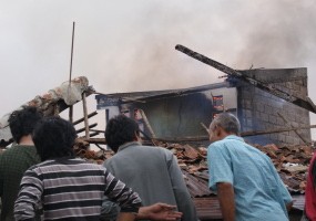 Kebakaran di Pasar Burung Macetkan Jalan Menuju Bekasi Raya