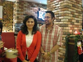 Nia Zulkarnaen Hobi Berburu Makanan Enak