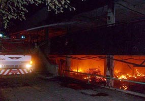 15 Mobil PMK Berusaha Jinakkan Kobaran Api