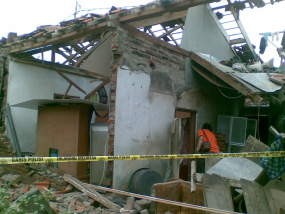 Ledakan Terdengar Hingga 100 Meter