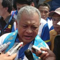 Purnomo Kewalahan Hadapi Anak-anak