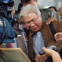 Oey-Rusli Dituntut  6 Tahun Bui