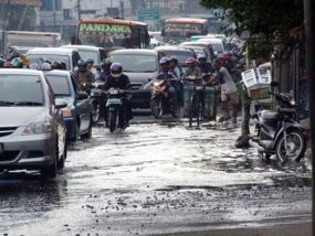 Hujan Deras, Lampu Merah Cengkareng Korsleting