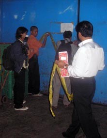 Pascaledakan, Karyawan Pabrik Amankan Barang Bukti