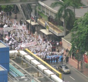 Buruh Demo, Lalu Lintas Kendaraan di Bundaran HI Macet