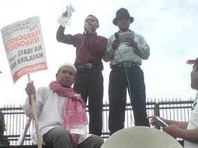 Dukung RUU Pornografi, Massa HTI Geruduk DPR