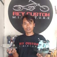 Menyulap Limbah Menjadi Miniatur Motor Unik
