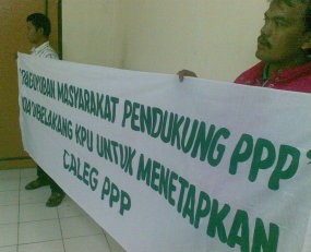 Seratusan Kader PPP Geruduk KPU