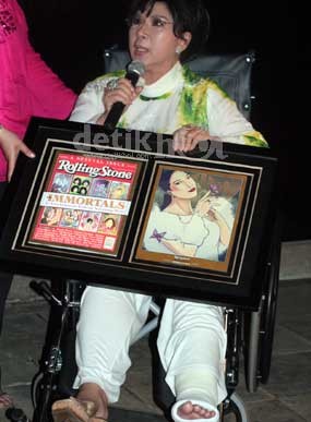 Keseleo, Titiek Puspa Terpaksa di Kursi Roda