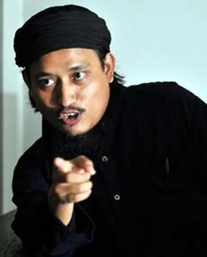 Ibu & Kakak Imam Samudra Didatangi 4 Perempuan Bercadar