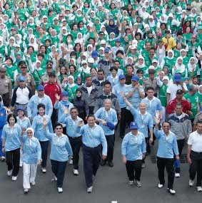 SBY Gerak Jalan Peringati Hari Osteoporosis