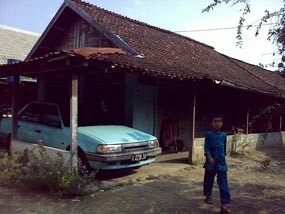 Mobil Ford Misterius di Rumah Amrozi