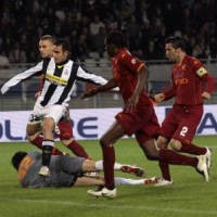 Bus AS Roma Dilempari Romanisti
