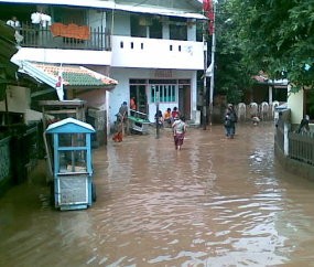 Kelurahan Bukit Duri Masih Terendam Air Setinggi 50 cm