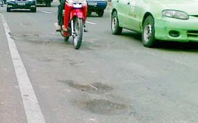 Lubang Menganga Sepanjang Semanggi-Cawang